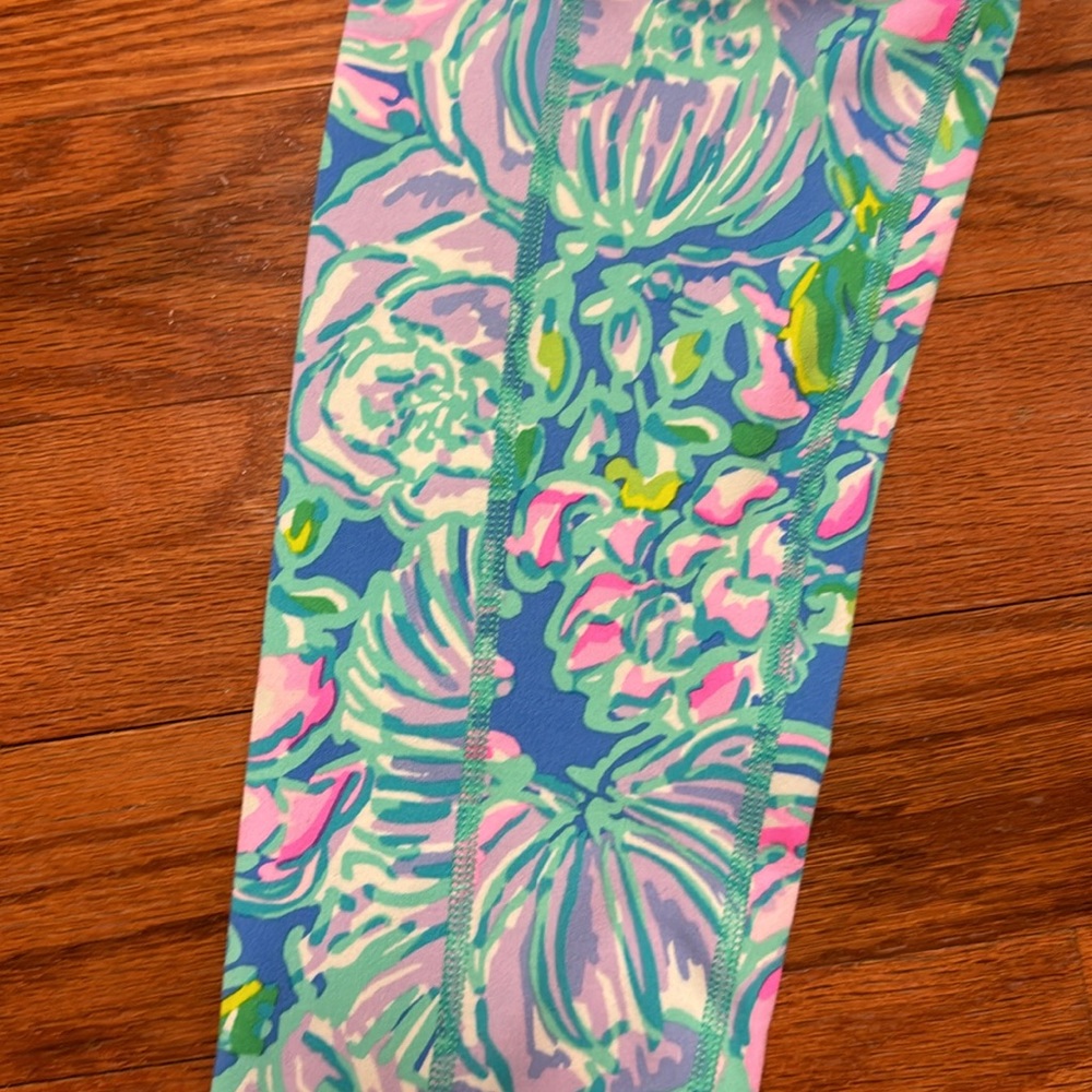 Lilly Pulitzer leggings with the side pocket. Gently worn - Picture 2 of 4